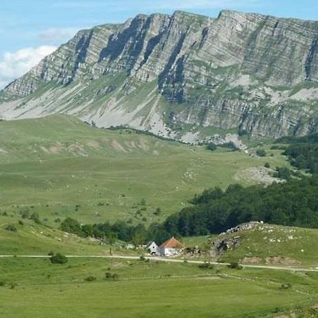 Cemerno Cottage Gacko Eksteriør billede