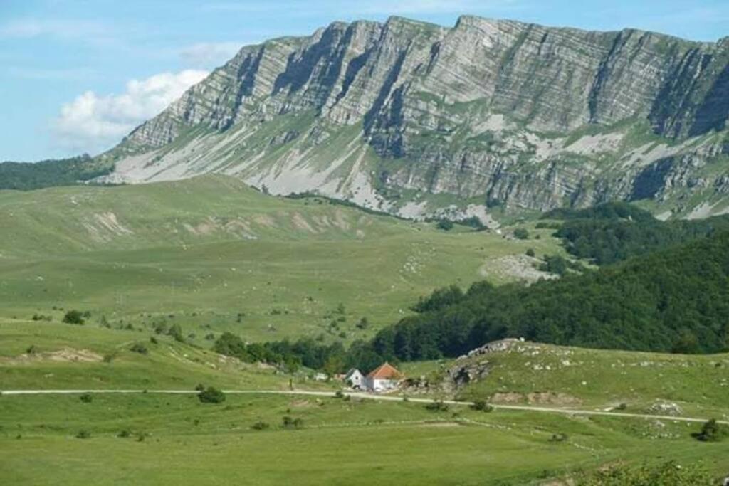Cemerno Cottage Gacko Eksteriør billede