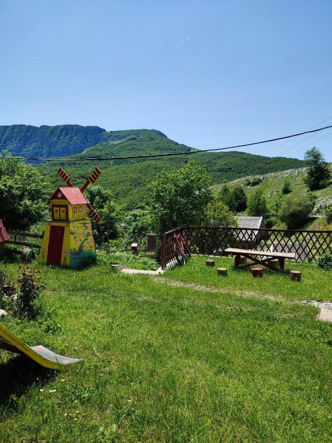 Cemerno Cottage Gacko Eksteriør billede