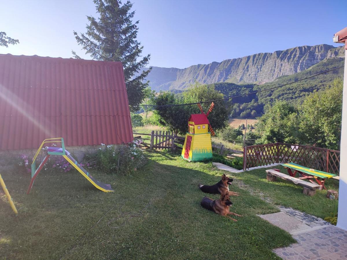 Cemerno Cottage Gacko Eksteriør billede